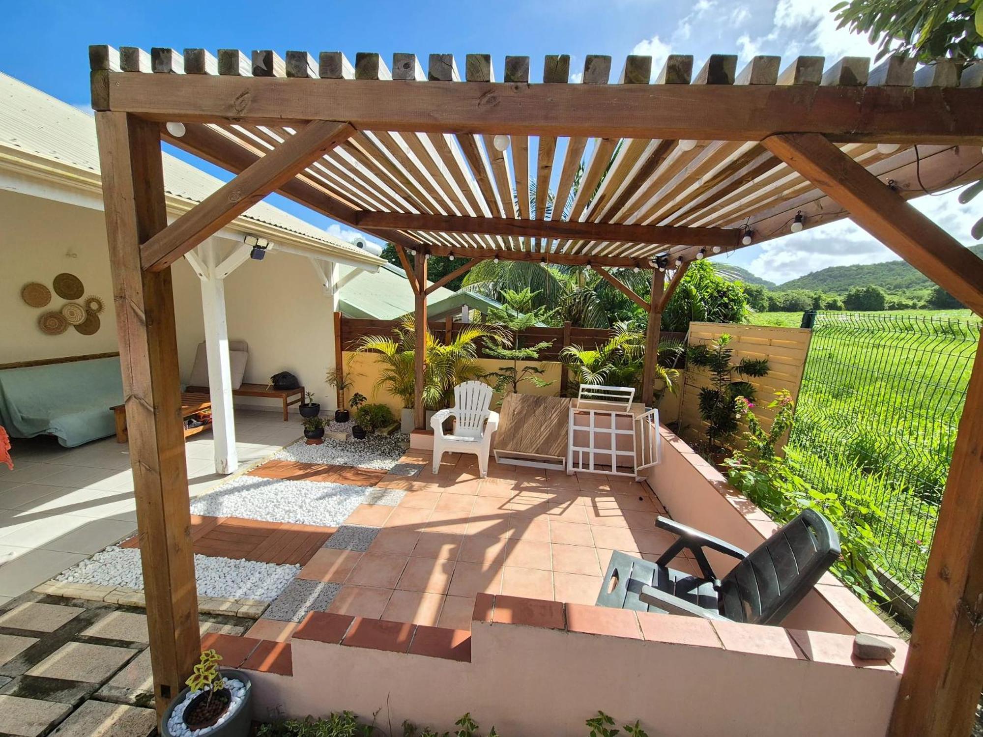 Maison Charmante A Sainte-Anne Avec Jardin Et Pergola En Bois. 外观 照片
