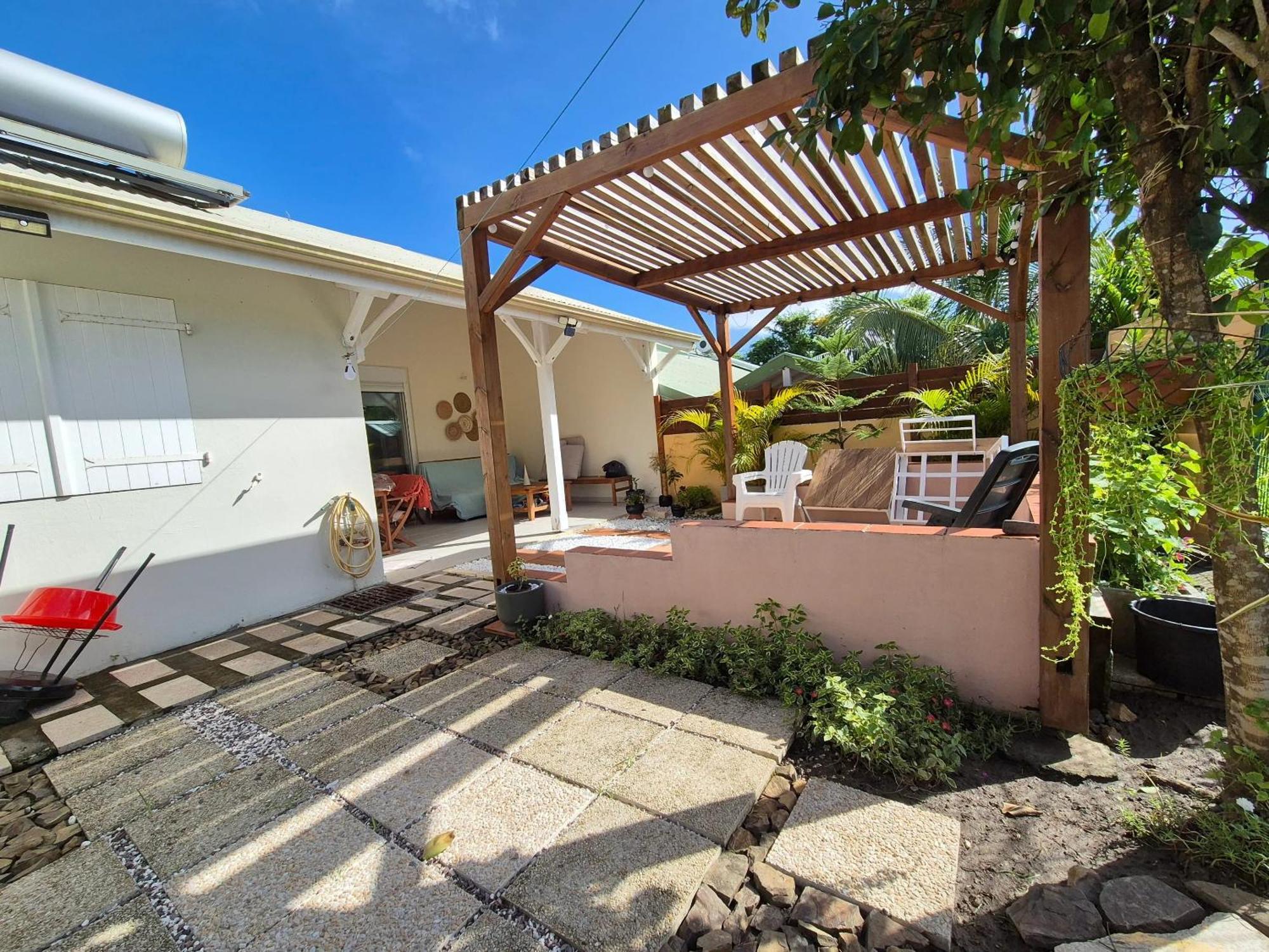 Maison Charmante A Sainte-Anne Avec Jardin Et Pergola En Bois. 外观 照片