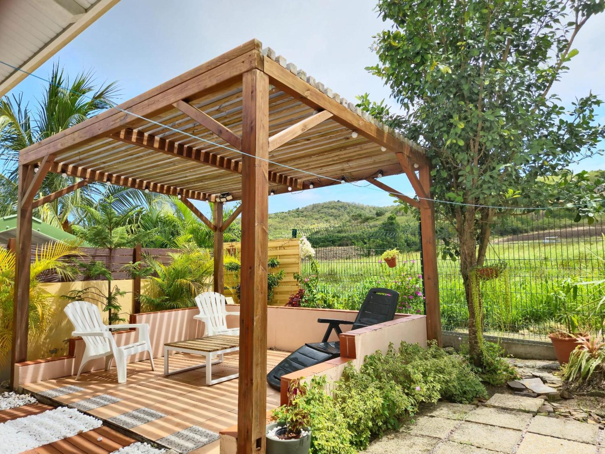 Maison Charmante A Sainte-Anne Avec Jardin Et Pergola En Bois. 外观 照片